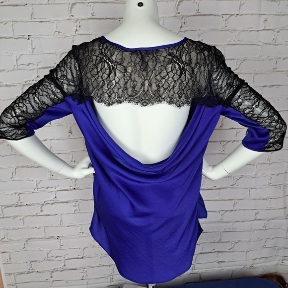 BCBGMAXAZRIA Blue Royal lace Top - Picture 5 of 11